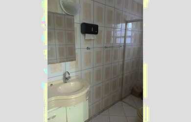 Imagem: A casa possui 2 Dormitórios, 1 Banheiro, 3 Vagas na garagem