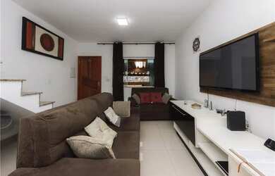 Imagem: A casa possui 2 Dormitórios, 1 Banheiro, 2 Vagas na garagem