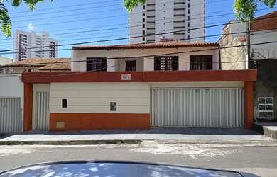 Imagem: A casa possui 5 Dormitórios, 5 Banheiros, 5 Vagas na garagem