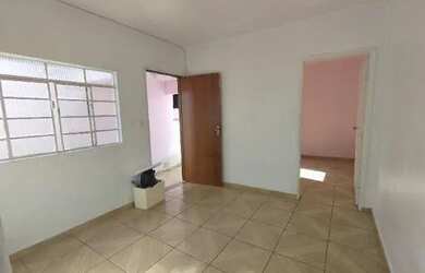 Imagem: A casa possui 1 Dormitório, 1 Banheiro, 50m² de Área e está