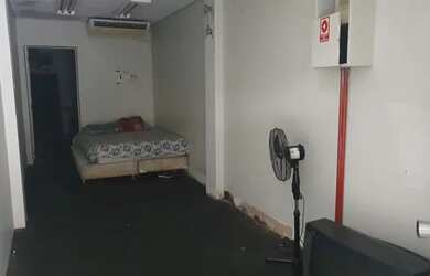 Imagem: O depósito possui 5 Vagas na garagem, 840m² de Área e está