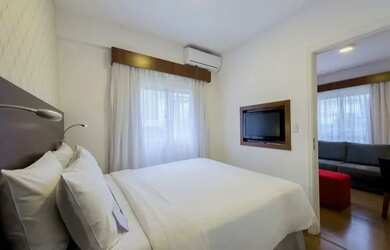 Imagem 4: Flat na Rua Funchal totalmente mobiliado, com cozinha completa para locação....