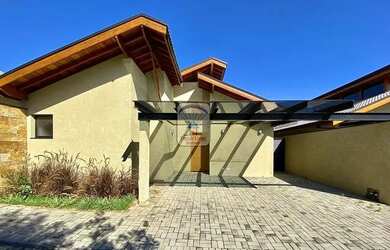 Imagem: A casa possui 3 Dormitórios, 4 Banheiros, 2 Vagas na garagem