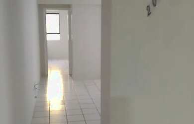 Imagem: O apartamento possui 1 Dormitório, 1 Banheiro, 1 Vaga na garagem