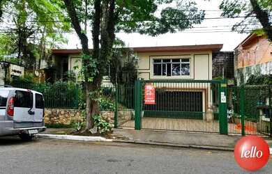 Imagem: A casa possui 3 Dormitórios, 4 Banheiros, 5 Vagas na garagem