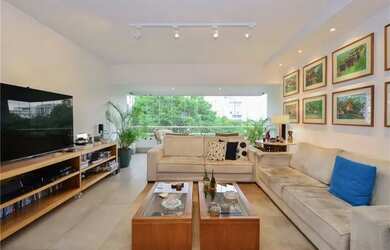 Imagem: O apartamento possui 4 Dormitórios, 5 Banheiros, 4 Vagas na