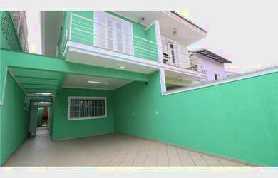 Imagem: A casa possui 3 Dormitórios, 4 Banheiros, 4 Vagas na garagem