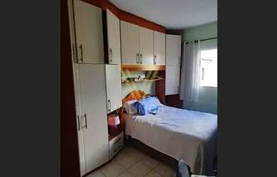 Imagem: A casa possui 3 Dormitórios, 2 Banheiros, 5 Vagas na garagem