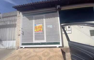 Imagem: A casa possui 2 Dormitórios, 1 Banheiro, 3 Vagas na garagem