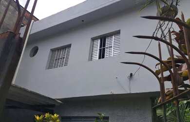 Imagem: A casa possui 3 Dormitórios, 3 Banheiros, 2 Vagas na garagem