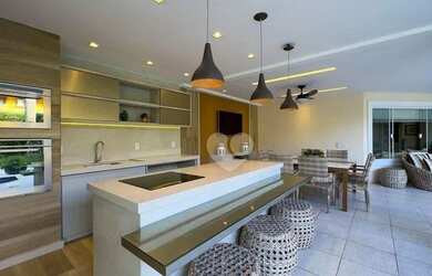 Imagem: A casa em condomínio possui 5 Dormitórios, 5 Banheiros, 5