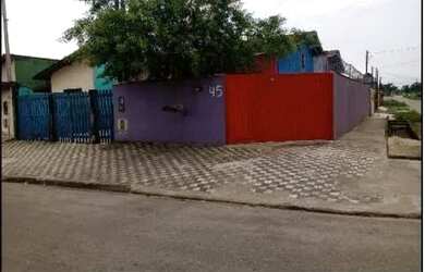 Imagem: A casa possui 1 Dormitório, 1 Banheiro, 1 Vaga na garagem