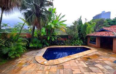 Imagem: A casa em condomínio possui 4 Dormitórios, 5 Banheiros, 3