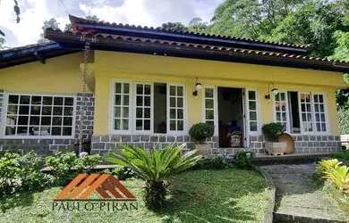 Imagem: A casa possui 2 Dormitórios, 3 Banheiros, 2 Vagas na garagem