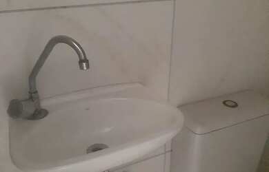 Imagem: A casa possui 1 Dormitório e 1 Banheiro e está localizado