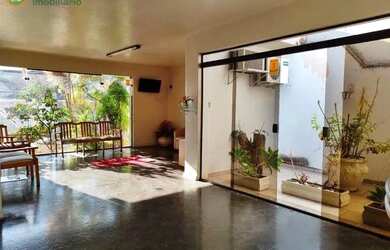 Imagem: A casa possui 5 Dormitórios, 3 Banheiros, 5 Vagas na garagem