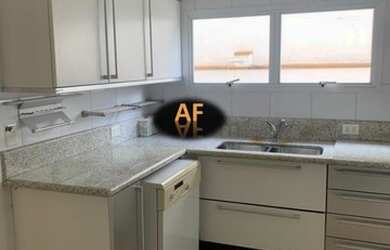 Imagem: A casa em condomínio possui 4 Dormitórios, 5 Banheiros, 4