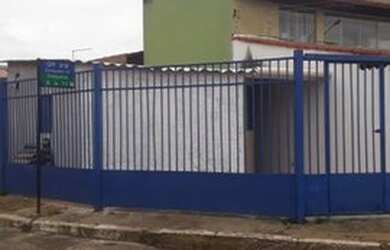 Imagem: A casa possui 1 Dormitório, 1 Banheiro, 1 Vaga na garagem