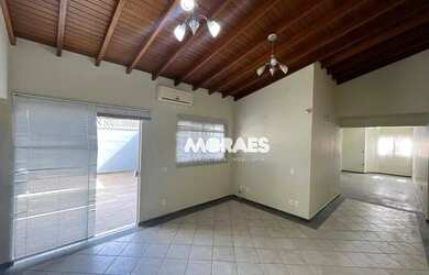 Imagem: A casa em condomínio possui 4 Dormitórios, 3 Banheiros, 3