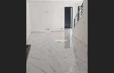 Imagem: A casa possui 3 Dormitórios, 1 Banheiro, 4 Vagas na garagem