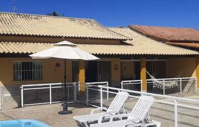 Imagem: A casa possui 2 Dormitórios, 3 Banheiros, 2 Vagas na garagem