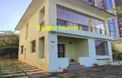 Imagem: A casa possui 3 Dormitórios, 3 Banheiros, 5 Vagas na garagem