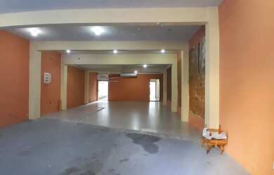 Imagem: A casa possui 5 Dormitórios, 3 Banheiros, 5 Vagas na garagem