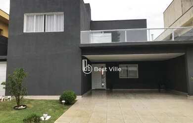 Imagem: A casa em condomínio possui 4 Dormitórios, 4 Banheiros, 4