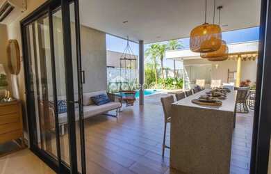 Imagem: A casa possui 3 Dormitórios, 4 Banheiros, 2 Vagas na garagem