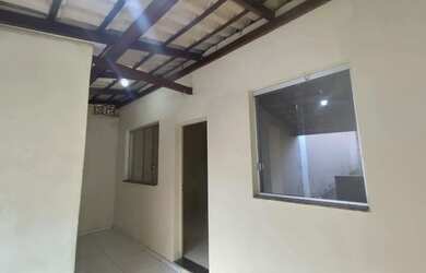 Imagem: A casa possui 2 Dormitórios, 1 Banheiro, 2 Vagas na garagem