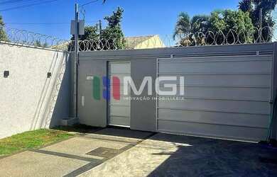 Imagem: A casa possui 3 Dormitórios, 3 Banheiros, 2 Vagas na garagem