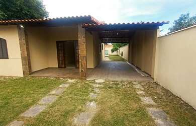 Imagem: A casa possui 2 Dormitórios, 2 Banheiros, 3 Vagas na garagem