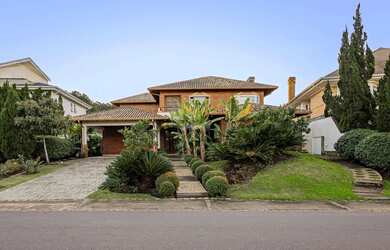 Imagem: A casa em condomínio possui 4 Dormitórios, 5 Banheiros, 4