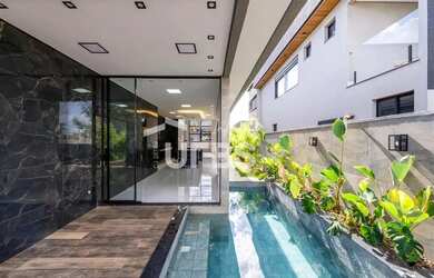 Imagem: A casa em condomínio possui 3 Dormitórios, 4 Banheiros, 2