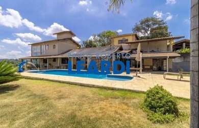 Imagem: A casa em condomínio possui 5 Dormitórios, 4 Banheiros, 5