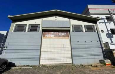 Imagem: O depósito possui 5 Vagas na garagem, 300m² de Área e está