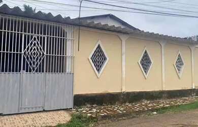 Imagem: A casa possui 2 Dormitórios, 1 Banheiro, 1 Vaga na garagem