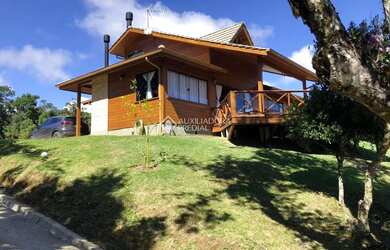 Imagem: A casa em condomínio possui 3 Dormitórios, 2 Banheiros, 193m²