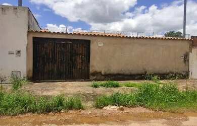 Imagem: A casa possui 2 Dormitórios, 1 Banheiro, 1 Vaga na garagem