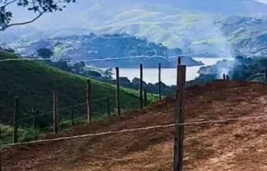 Imagem: O terreno possui 600m² de Área e está localizado em Centro