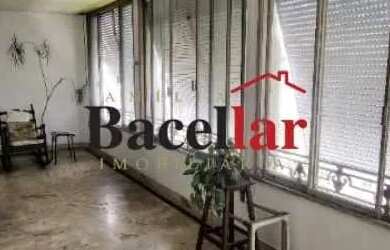 Imagem: O apartamento possui 4 Dormitórios, 2 Banheiros, 1 Vaga na