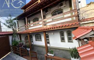 Imagem: A casa possui 3 Dormitórios, 3 Banheiros, 1 Vaga na garagem