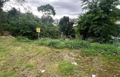 Imagem: O terreno possui 320m² de Área e está localizado em Campo