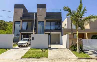 Imagem: A casa possui 3 Dormitórios, 4 Banheiros, 1 Vaga na garagem