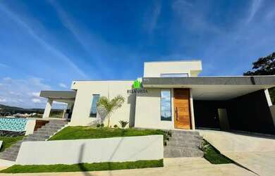 Imagem: A casa em condomínio possui 4 Dormitórios, 4 Banheiros, 3