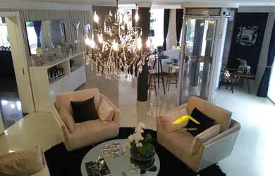 Imagem: A casa em condomínio à venda possui 5 Dormitórios, 5 Banheiros