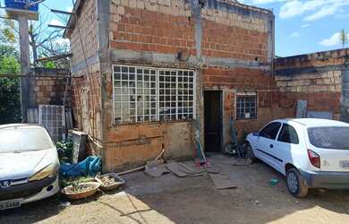 Imagem: A casa em condomínio possui 3 Dormitórios, 2 Banheiros, 4