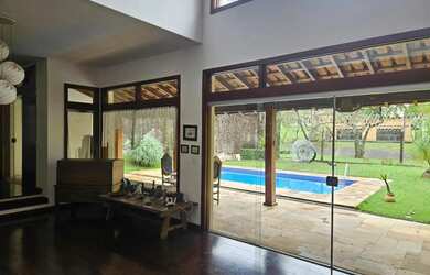 Imagem: A casa em condomínio possui 4 Dormitórios, 5 Banheiros, 4