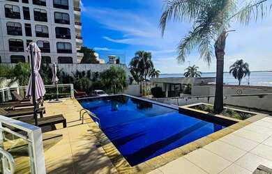 Imagem: A casa possui 4 Dormitórios, 5 Banheiros, 3 Vagas na garagem