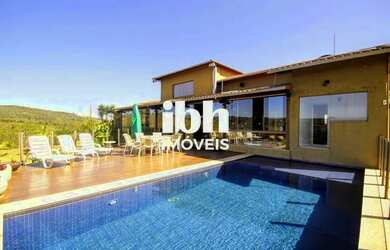 Imagem: A casa em condomínio possui 5 Dormitórios, 5 Banheiros, 4